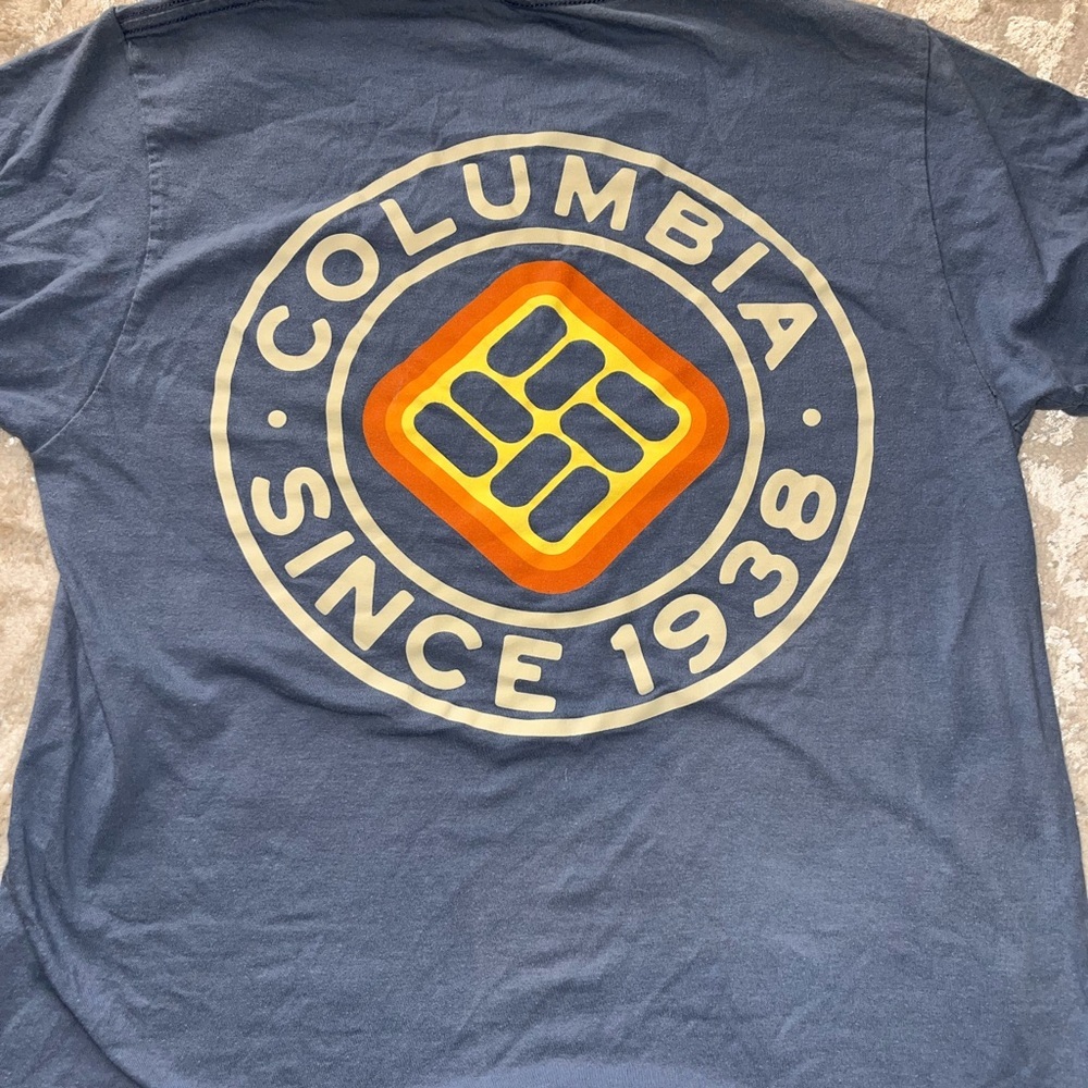 Columbia women’s Navy Short Sleeve Tee shirt  size small - Picture 3 of 4